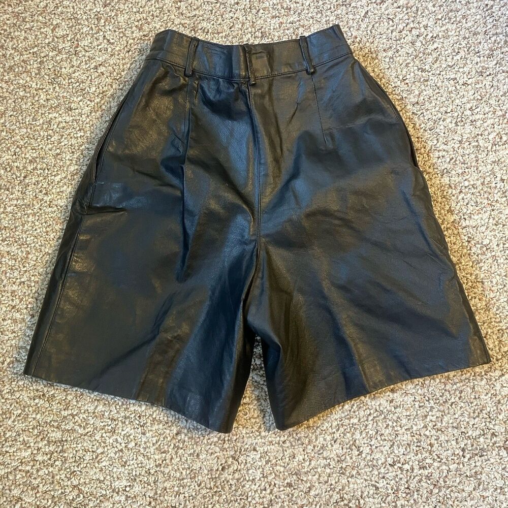 VTG Bagatelle 100% Leather Bermuda Shorts Size 6 Black Pleated High Waist Biker